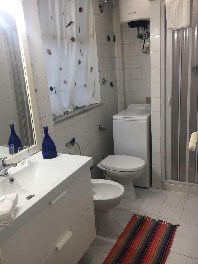 La Casa Sulla Spiaggia Lägenhet Nettuno Exteriör bild